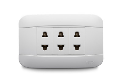 3 Gang Outlet Universal 2P
