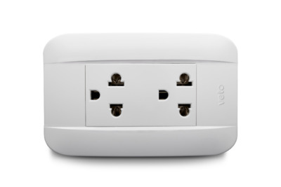 2 Gang Outlet Universal 2P+E
