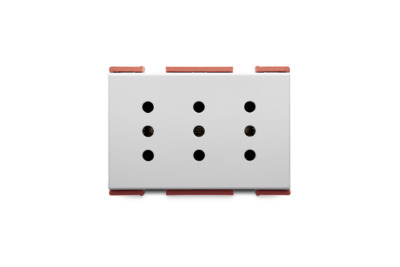 Tomacorriente Italiano Triple 2P+E 10A 72mm