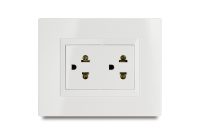 2 Gang Outlet Universal 2P+E