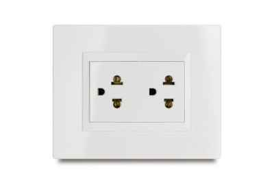 2 Gang Outlet Universal 2P+E