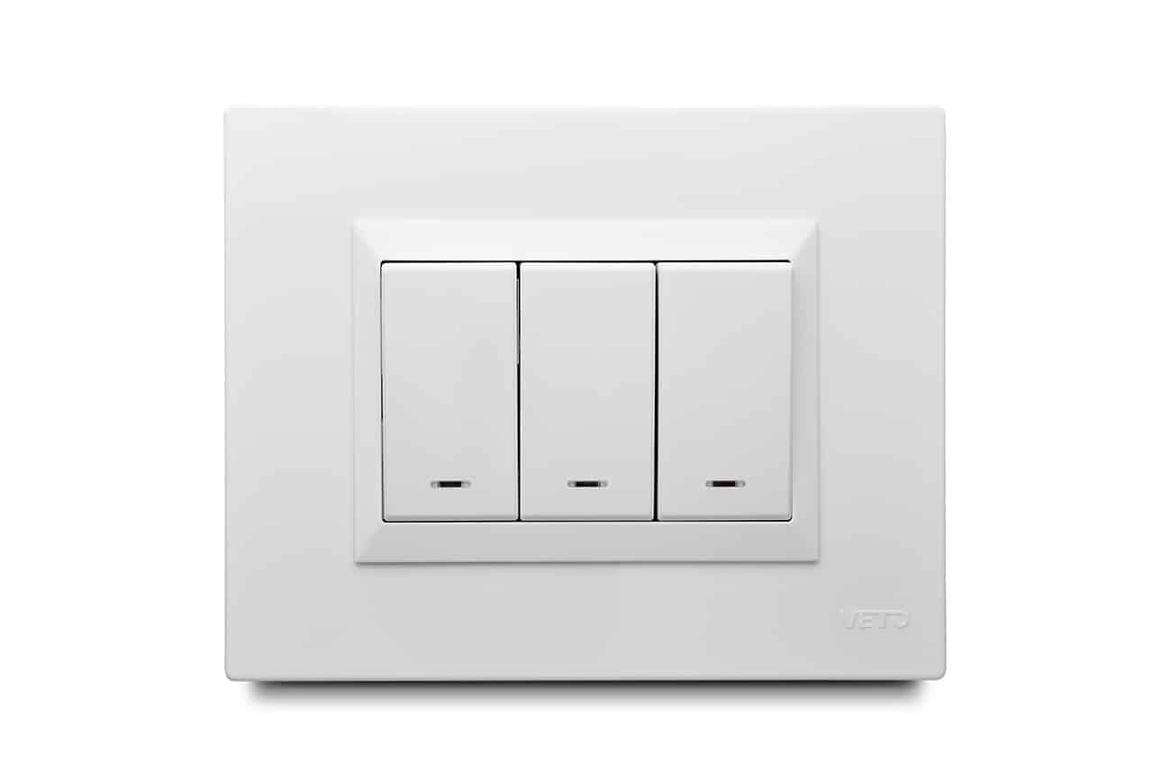 Interruptor inteligente triple con tecla